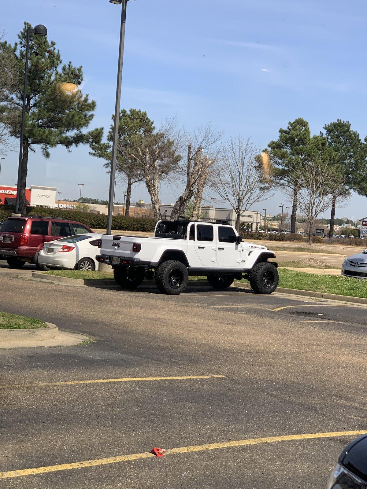 Jeep Gladiator Like new 37x13.50x20 AMP MT 20x12 Black rhino $2200 OBO IMG_5178