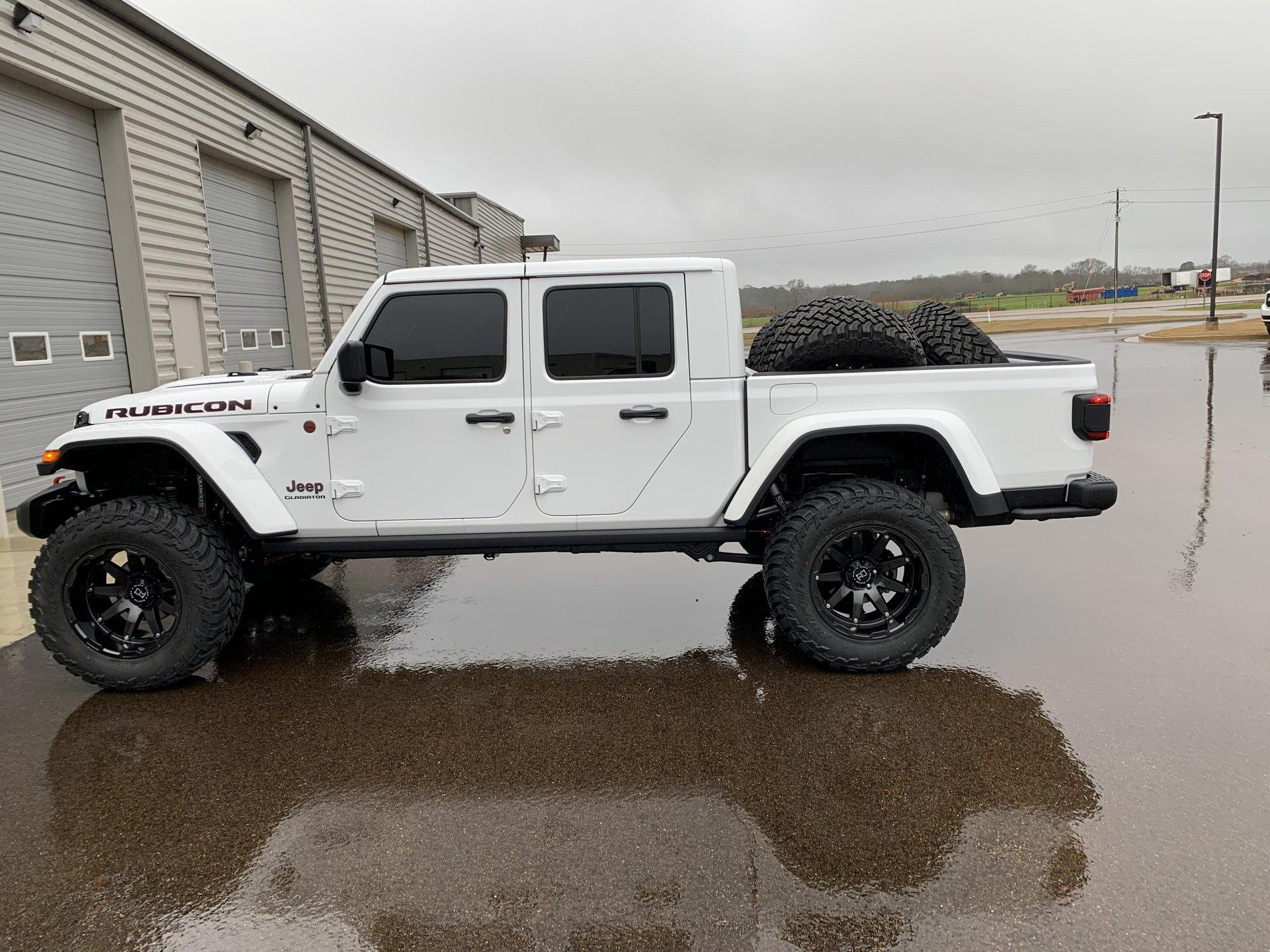 Jeep Gladiator Like new 37x13.50x20 AMP MT 20x12 Black rhino $2200 OBO IMG_4938