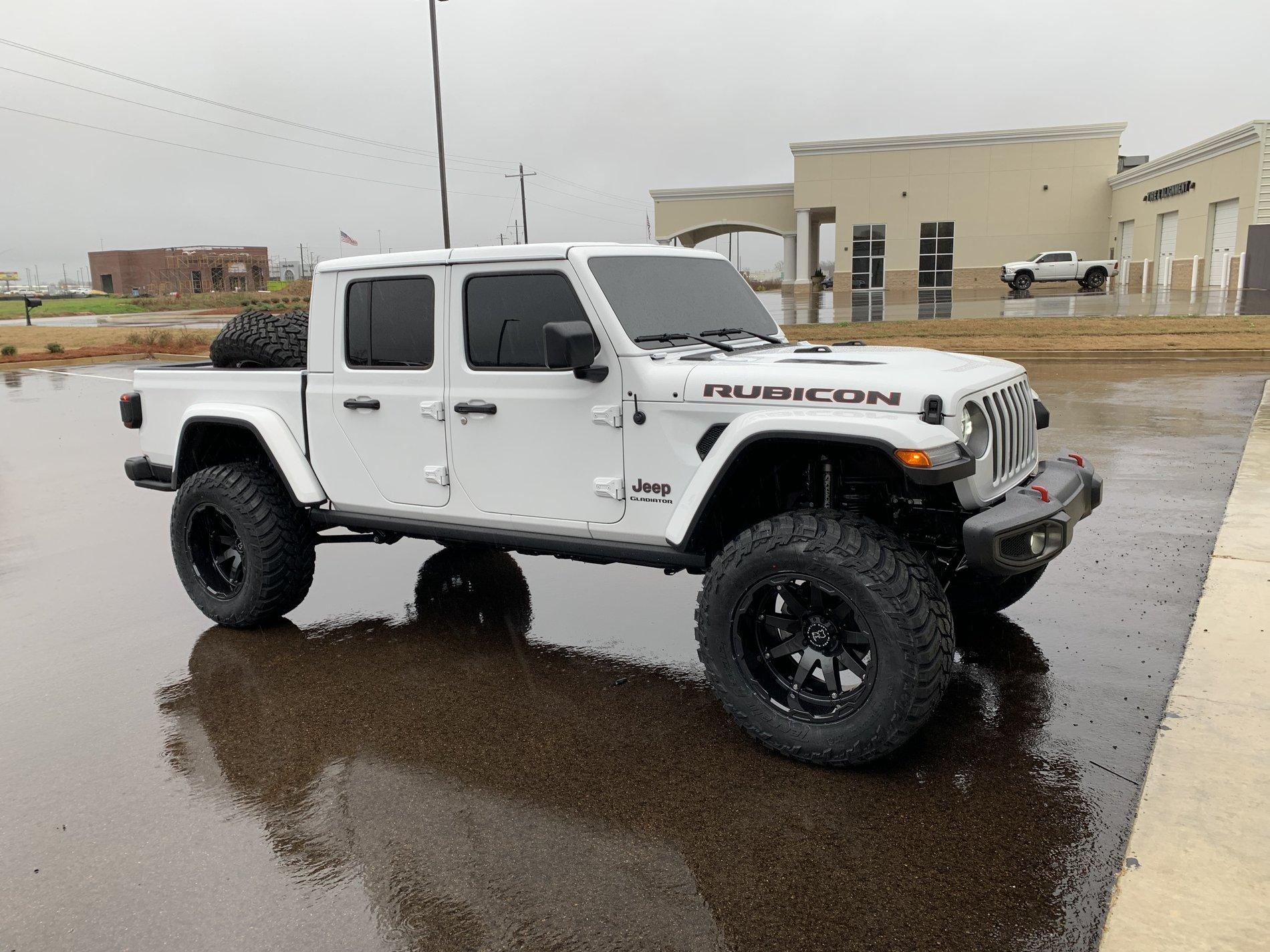 Jeep Gladiator Like new 37x13.50x20 AMP MT 20x12 Black rhino $2200 OBO IMG_4932