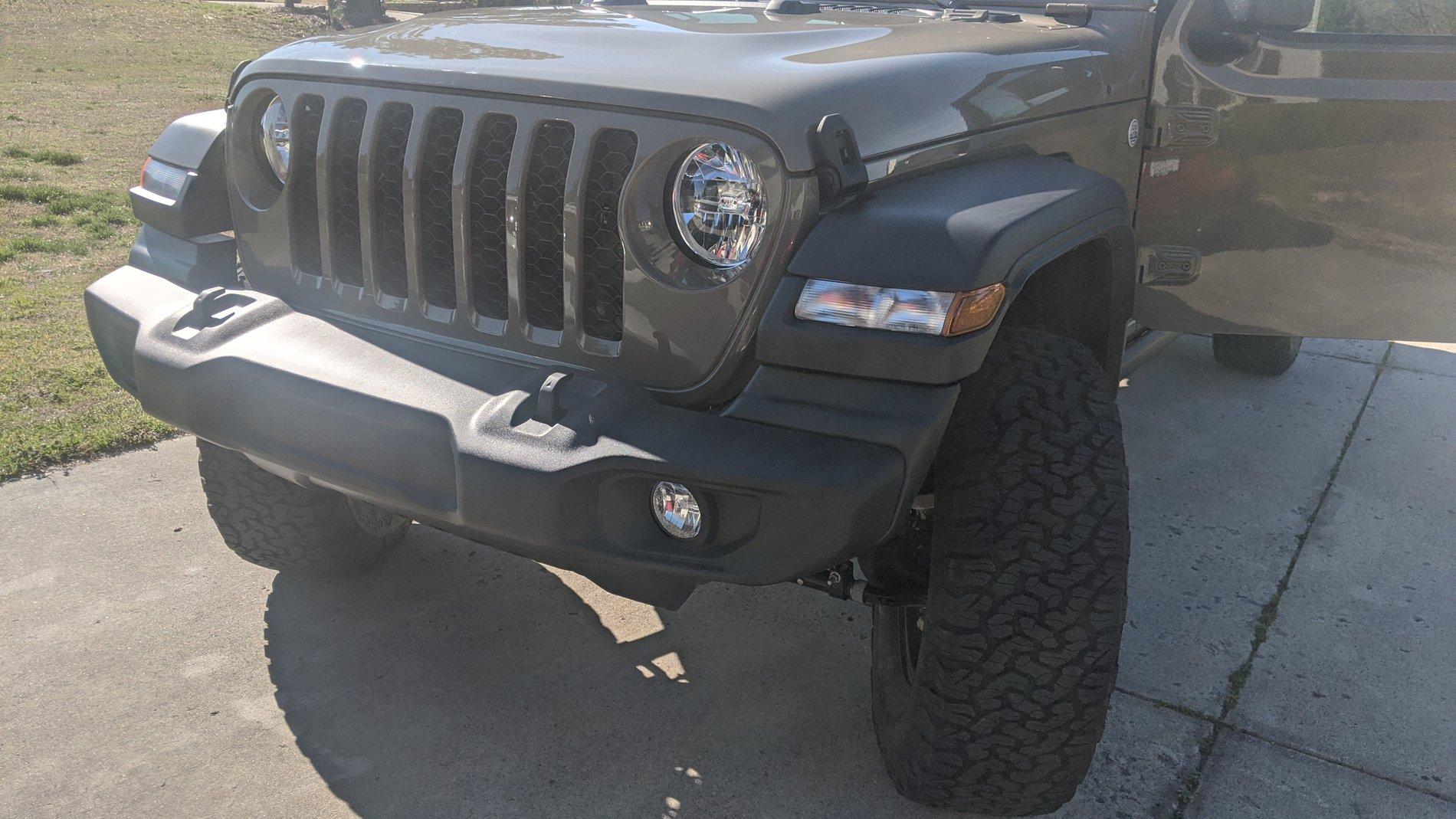 Jeep Gladiator GOBI VS Gator color MVIMG_20200308_104103