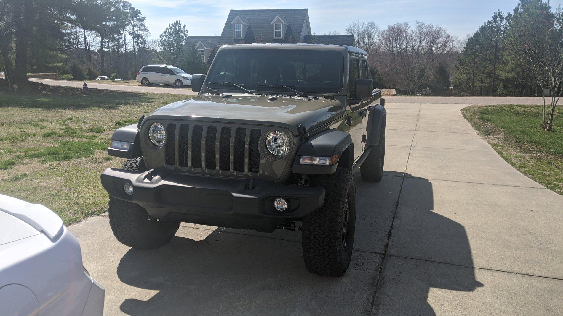 Jeep Gladiator GOBI VS Gator color MVIMG_20200308_121009