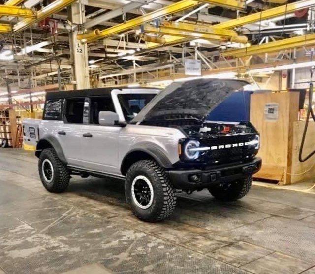 Jeep Gladiator New  bronco revealed ADE37AFA-0045-407B-862A-D1189598E90F