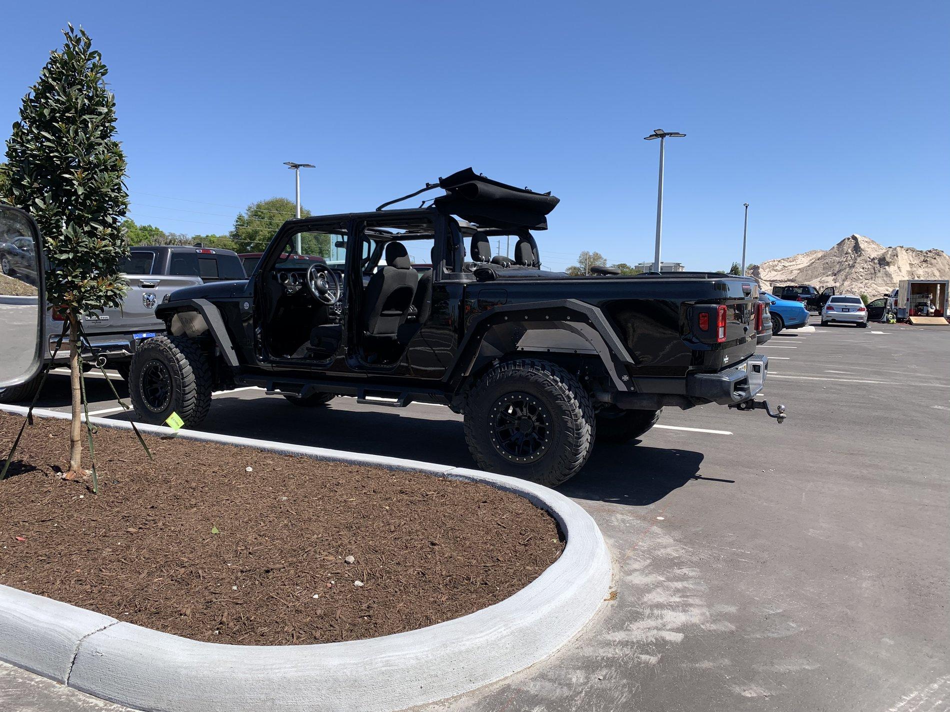 Jeep Gladiator BLACK Gladiator JT Club EAB9B6C0-70F5-4ED6-AC3A-B3CA8D4898C1