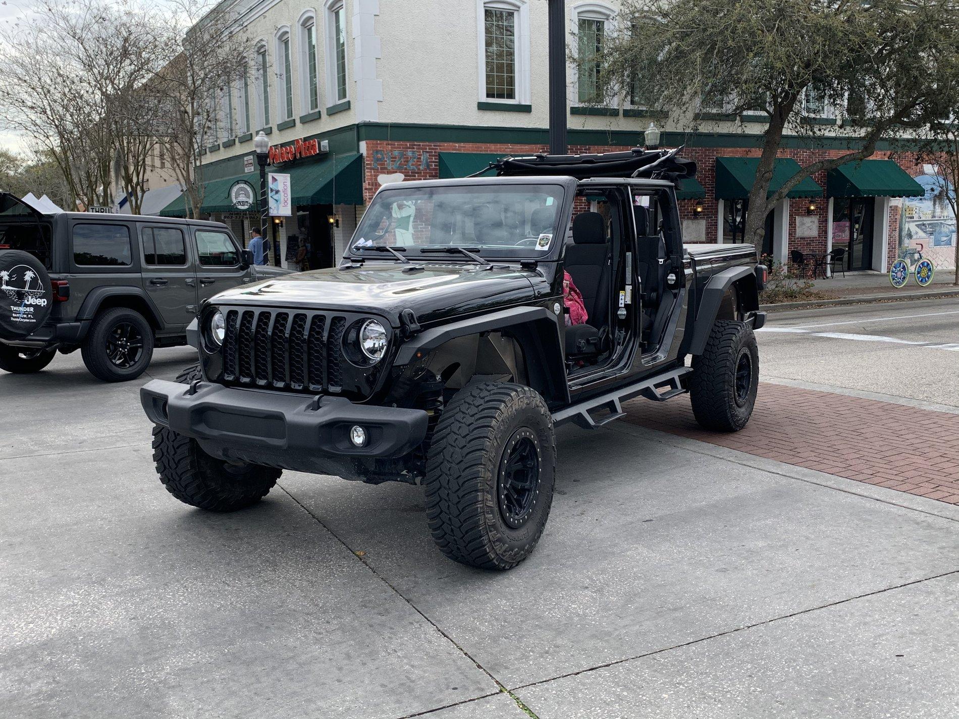 Jeep Gladiator BLACK Gladiator JT Club 3DB456BF-1FFD-4396-ADB3-1C4E05D2A3EE