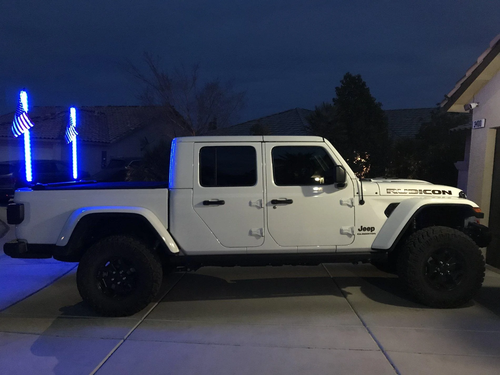 Jeep Gladiator Dunes Safety Flag/Whip mount points? B9E026D0-1F3B-436A-8527-2B4F82B53032