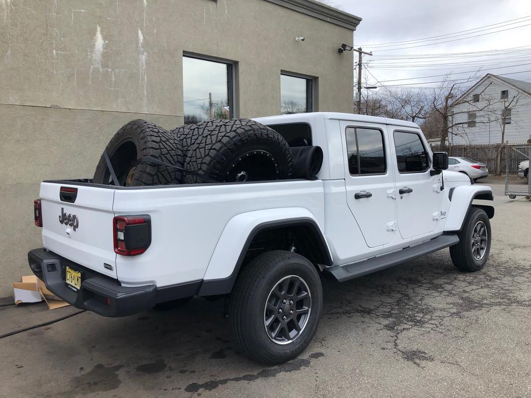 Jeep Gladiator 2020 Gladiator Overland Journal image0-4