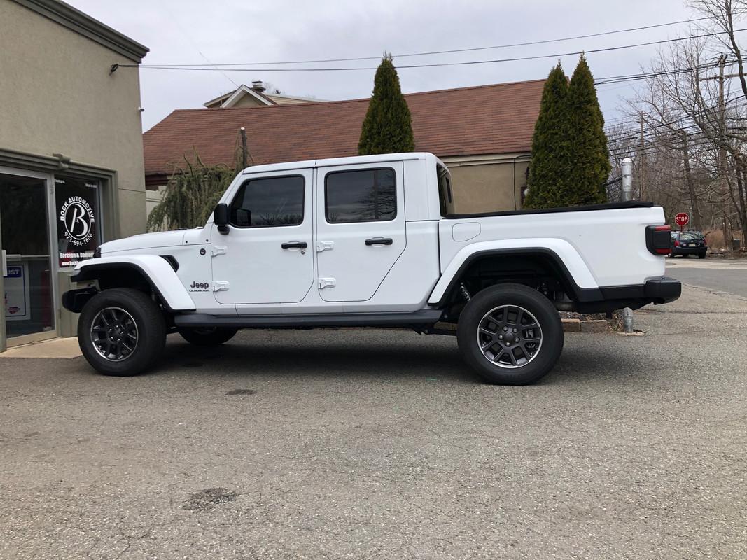 Jeep Gladiator 2020 Gladiator Overland Journal image1-1