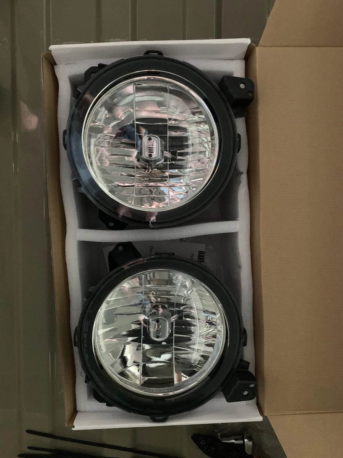 Jeep Gladiator OEM Halogen Headlight Pair with lamps 2D061E4A-199F-48C4-A830-921CB3952853