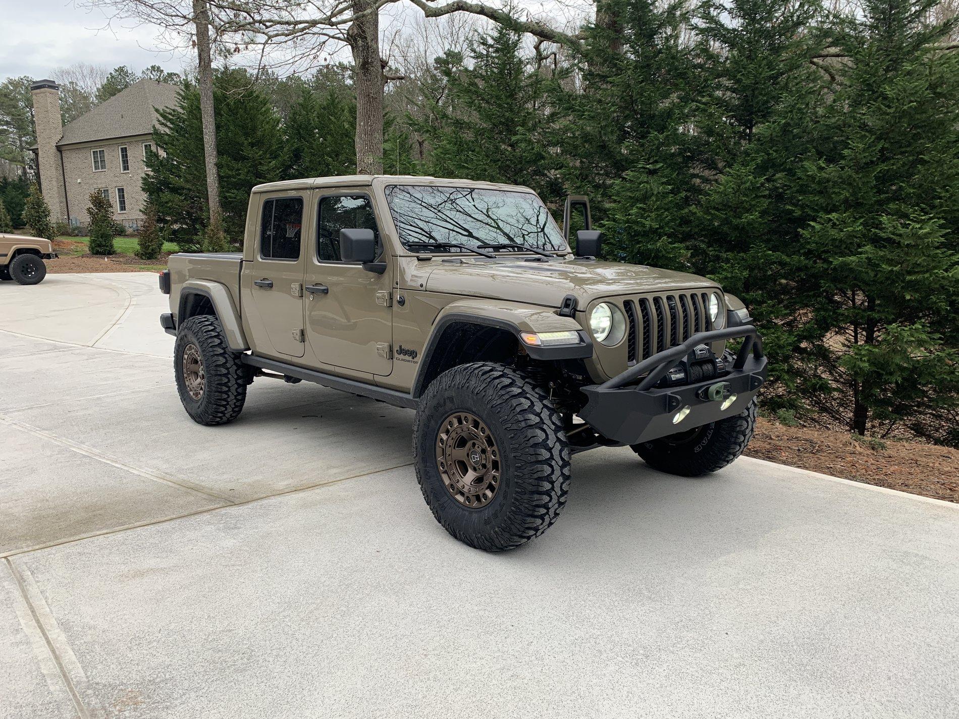 Jeep Gladiator Metalcloak lift 2020-03-11 18.36.43