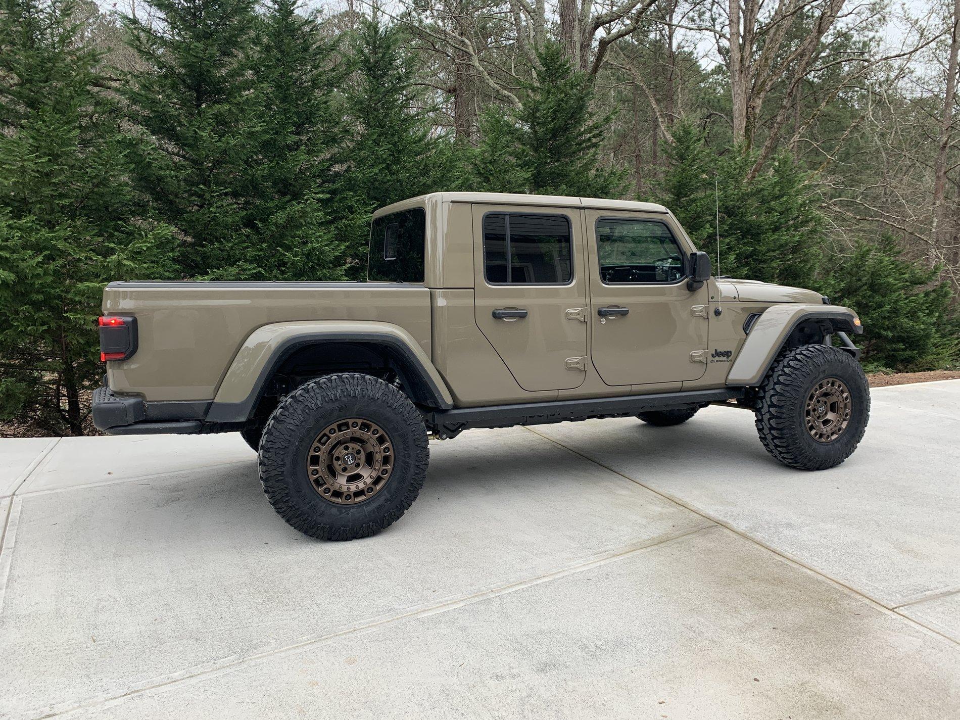 Jeep Gladiator Metalcloak lift 2020-03-11 18.36.34