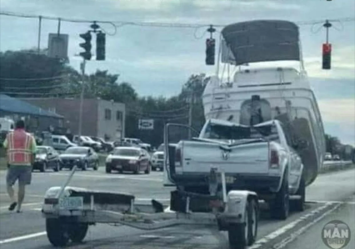 Jeep Gladiator Gladiator bent frame offroading with trailer? Why do you think this happened? upload_2020-3-11_18-47-26