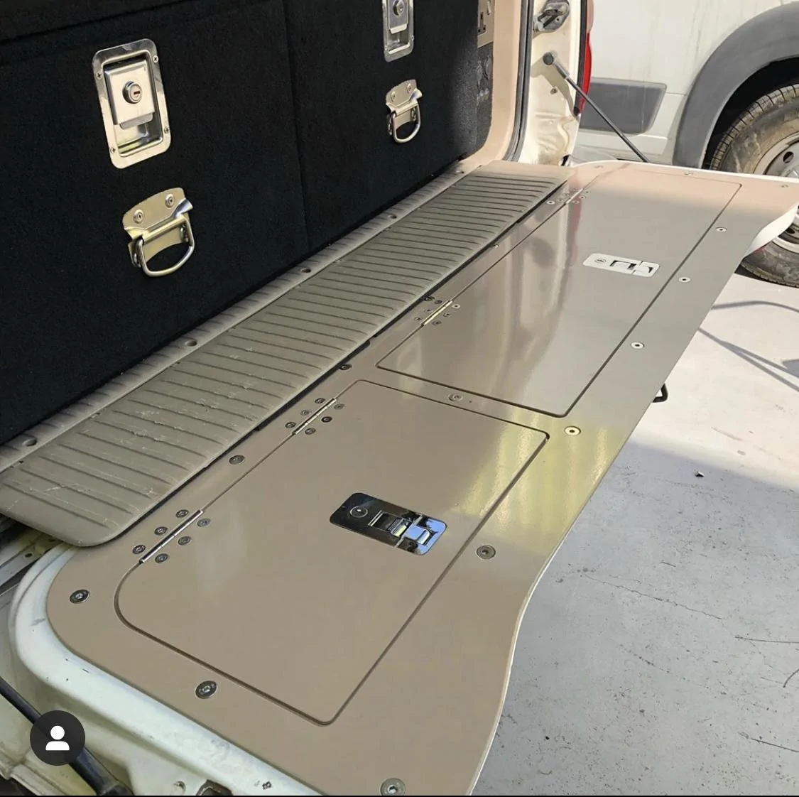Jeep Gladiator Tailgate storage IMG_2543