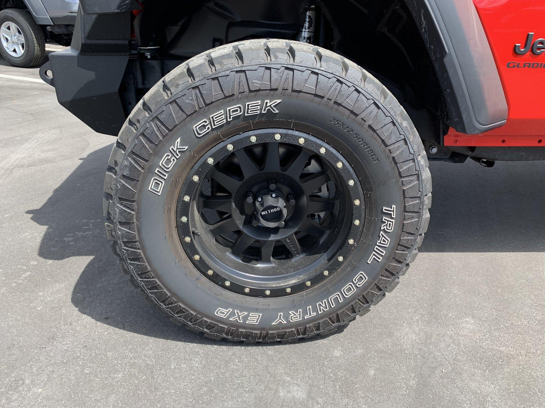 Jeep Gladiator 2020 Jeep Gladiator Sport S Max Tow C2400E27-8C7D-46AA-A497-1EBDB60970C3