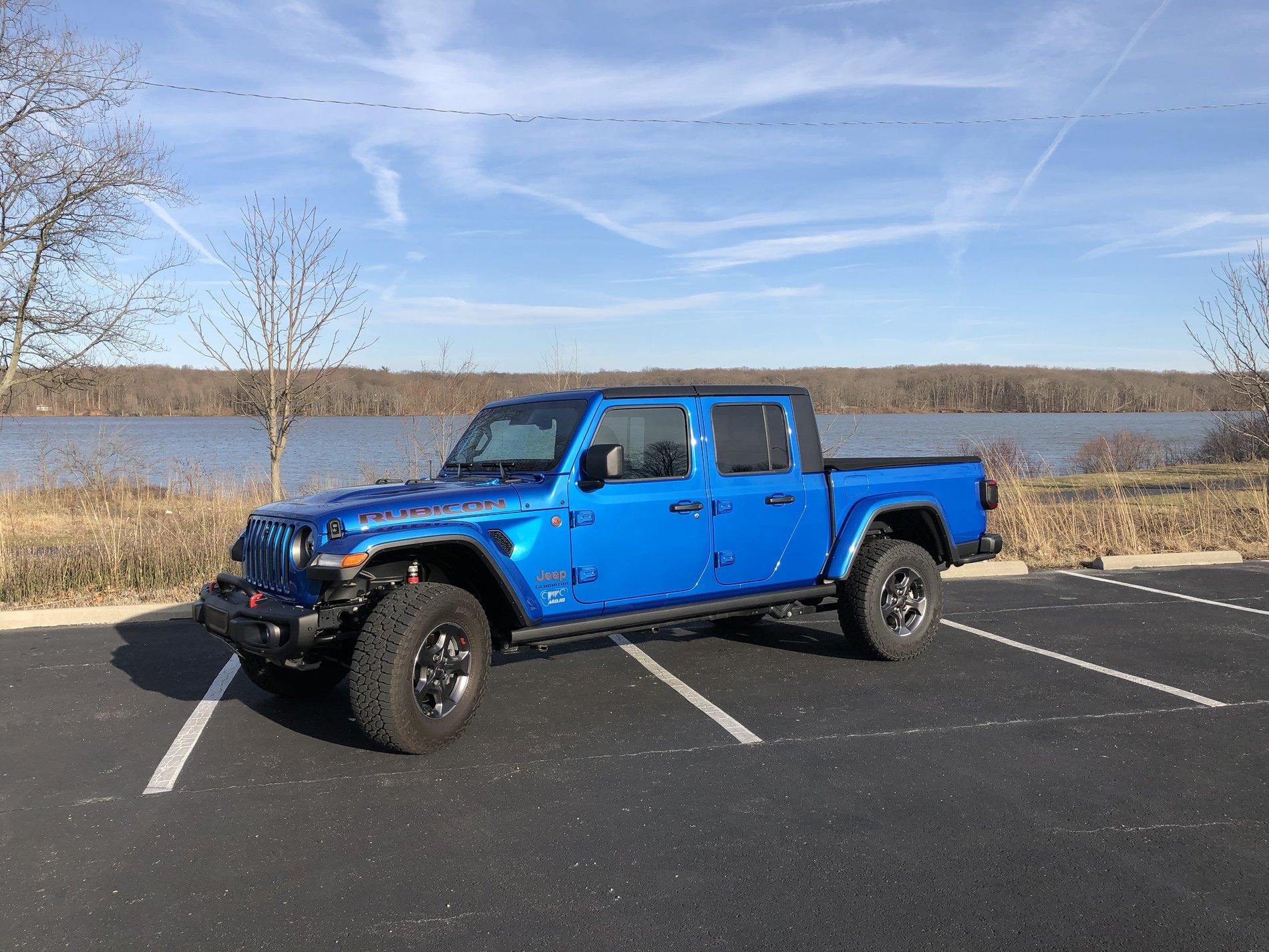Jeep Gladiator HYDRO BLUE PEARL Gladiator JT Club 0388053E-FB6B-409E-A1AA-D4D7E497D6F9