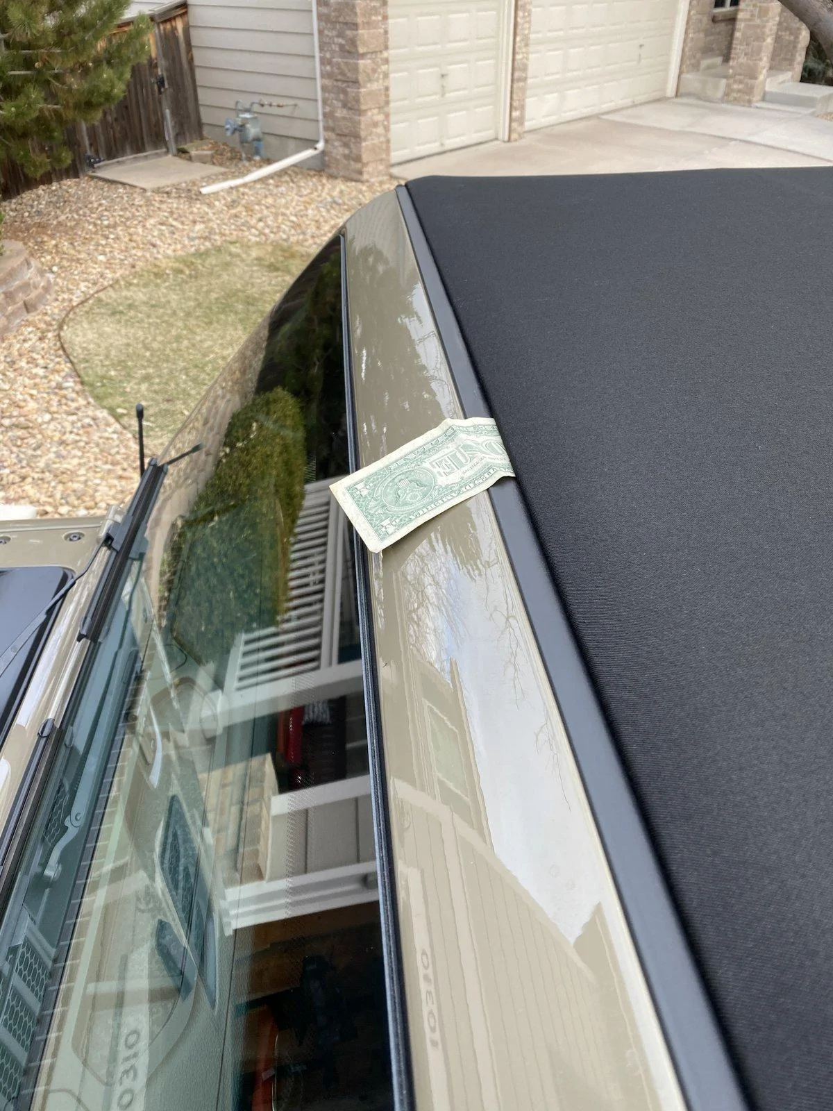Jeep Gladiator Does your soft top do this? DC23F8DB-6309-472E-8528-FDBE15BBA3A6