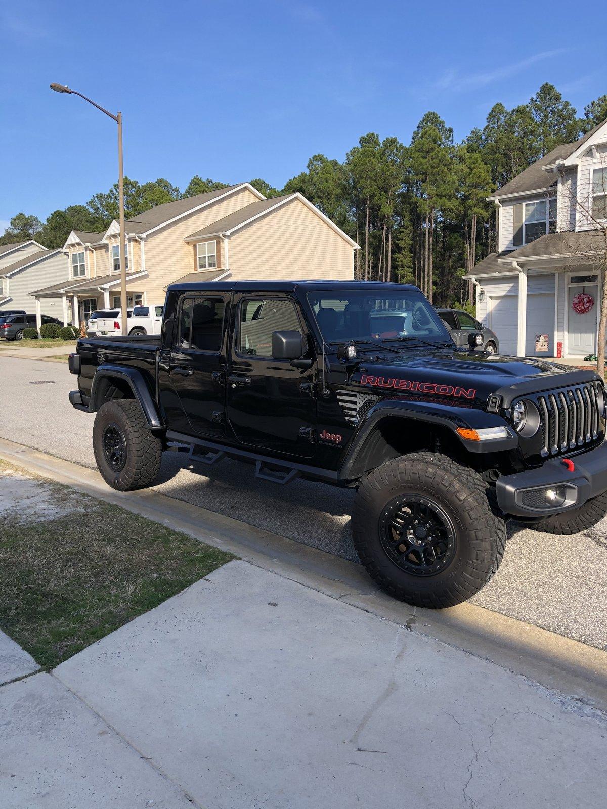 Jeep Gladiator BLACK Gladiator JT Club 0099C039-3532-4230-9C24-3E1FE1B7AB49