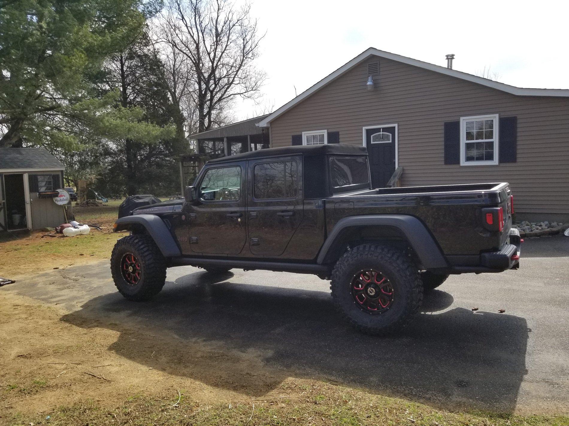 Jeep Gladiator Lets see all those Gladiators with lifts and bigger tires! 15841159637221013629553058540559