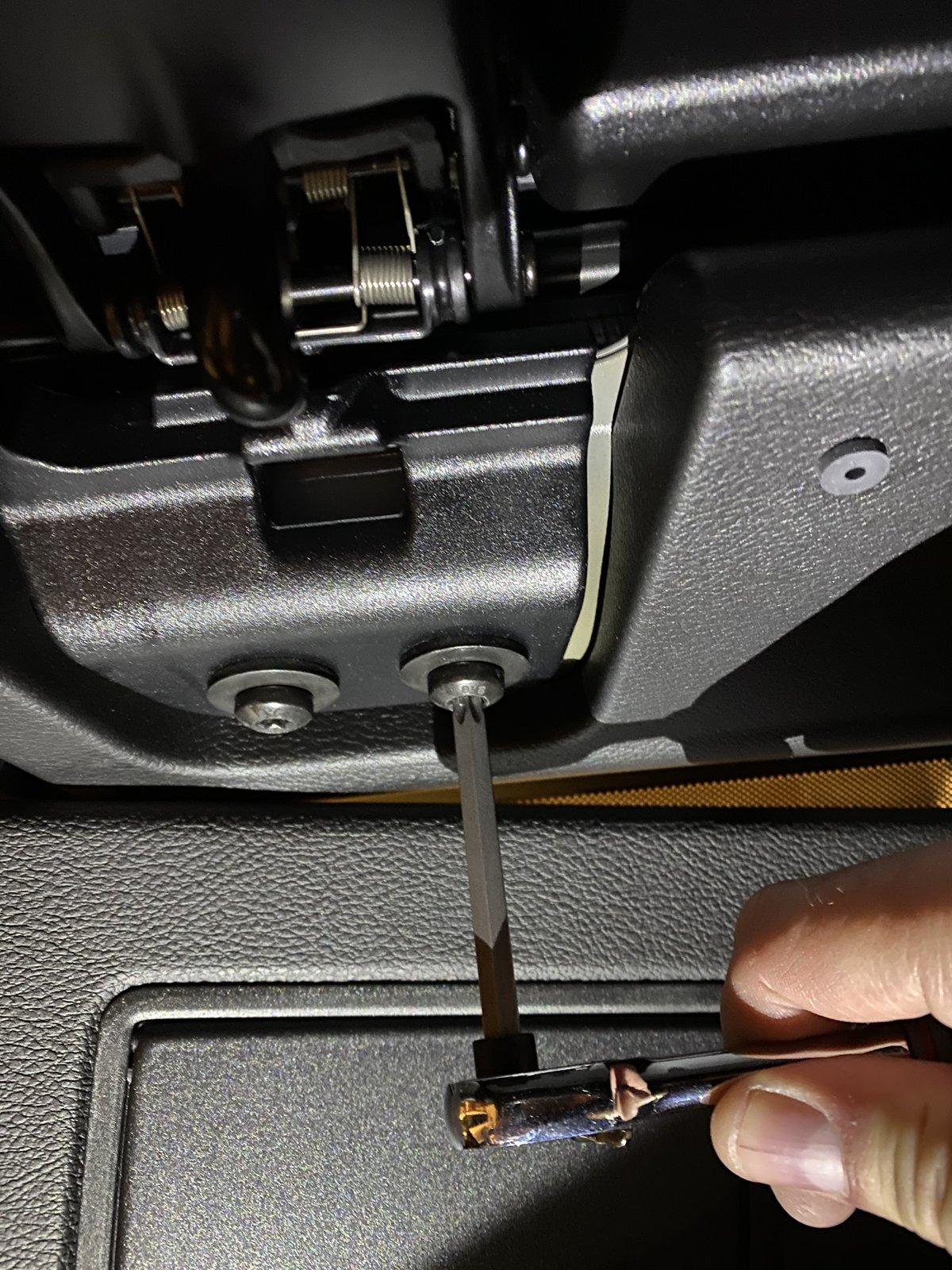 Jeep Gladiator Does your soft top do this? 32222F10-B3DC-4FA0-844A-56E22DAF79A5