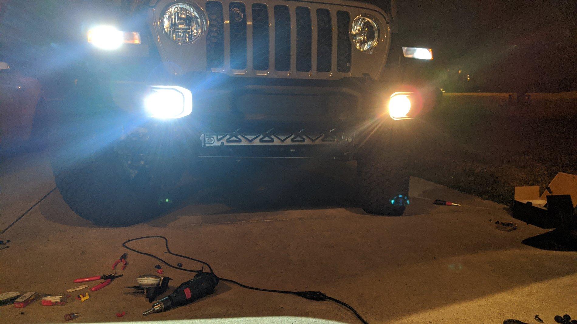 Jeep Gladiator LED Bulb Replacement - IT WORKS! MVIMG_20200313_202818