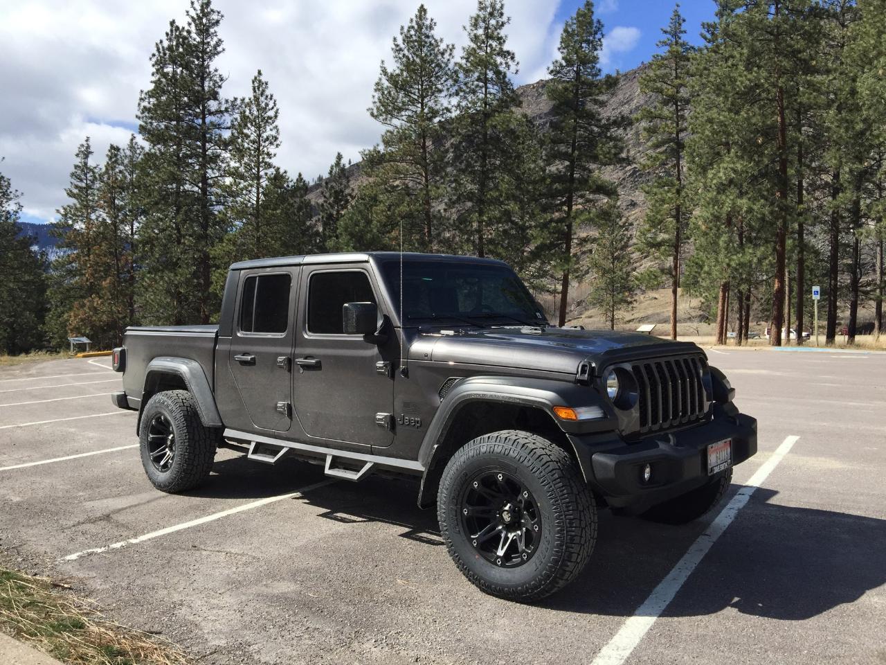Jeep Gladiator 33 on sport 12410