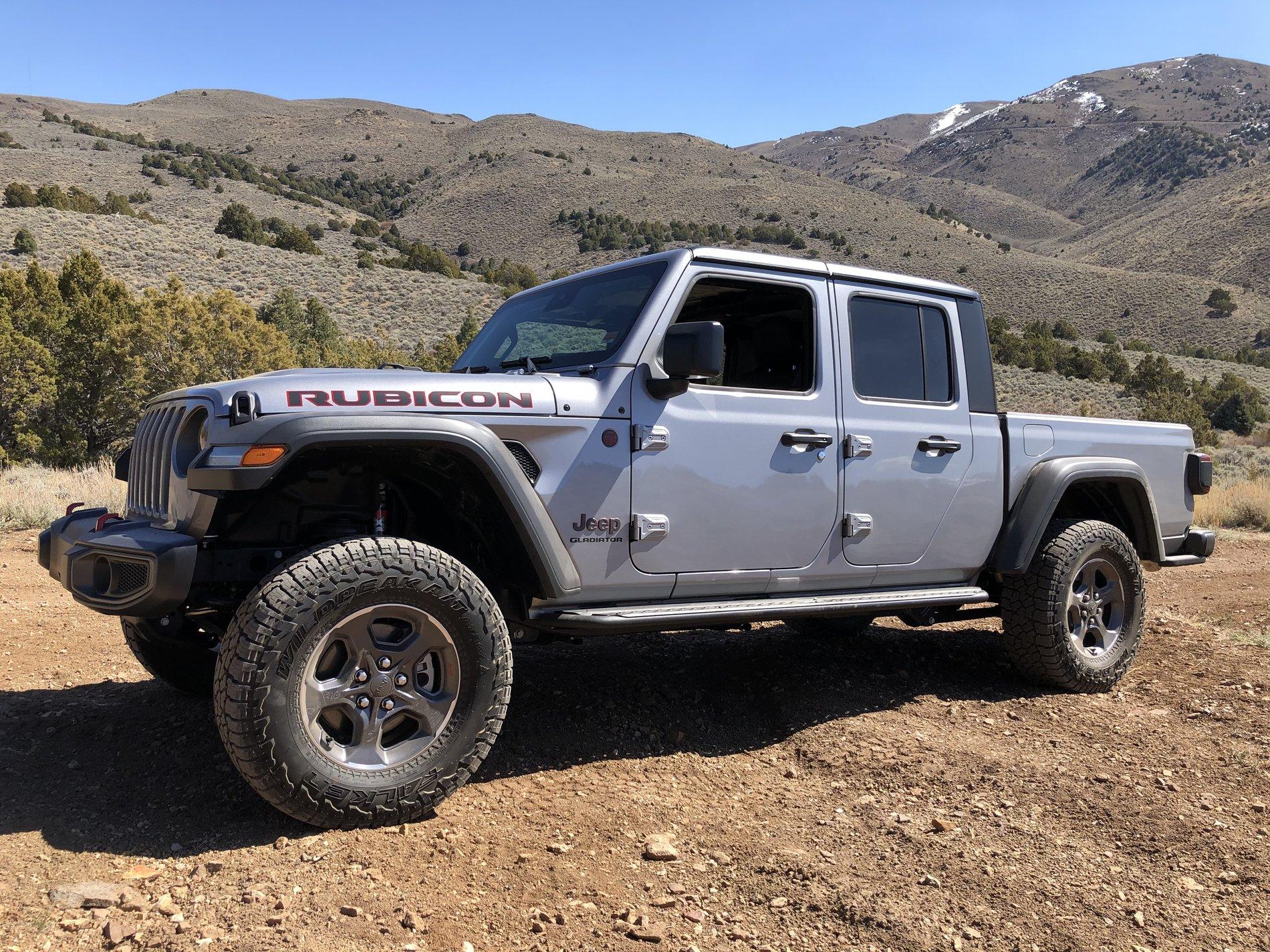 Jeep Gladiator BILLET SILVER Gladiator JT Club 6DD9B185-7186-48F4-83CD-EADCC63A6A9E