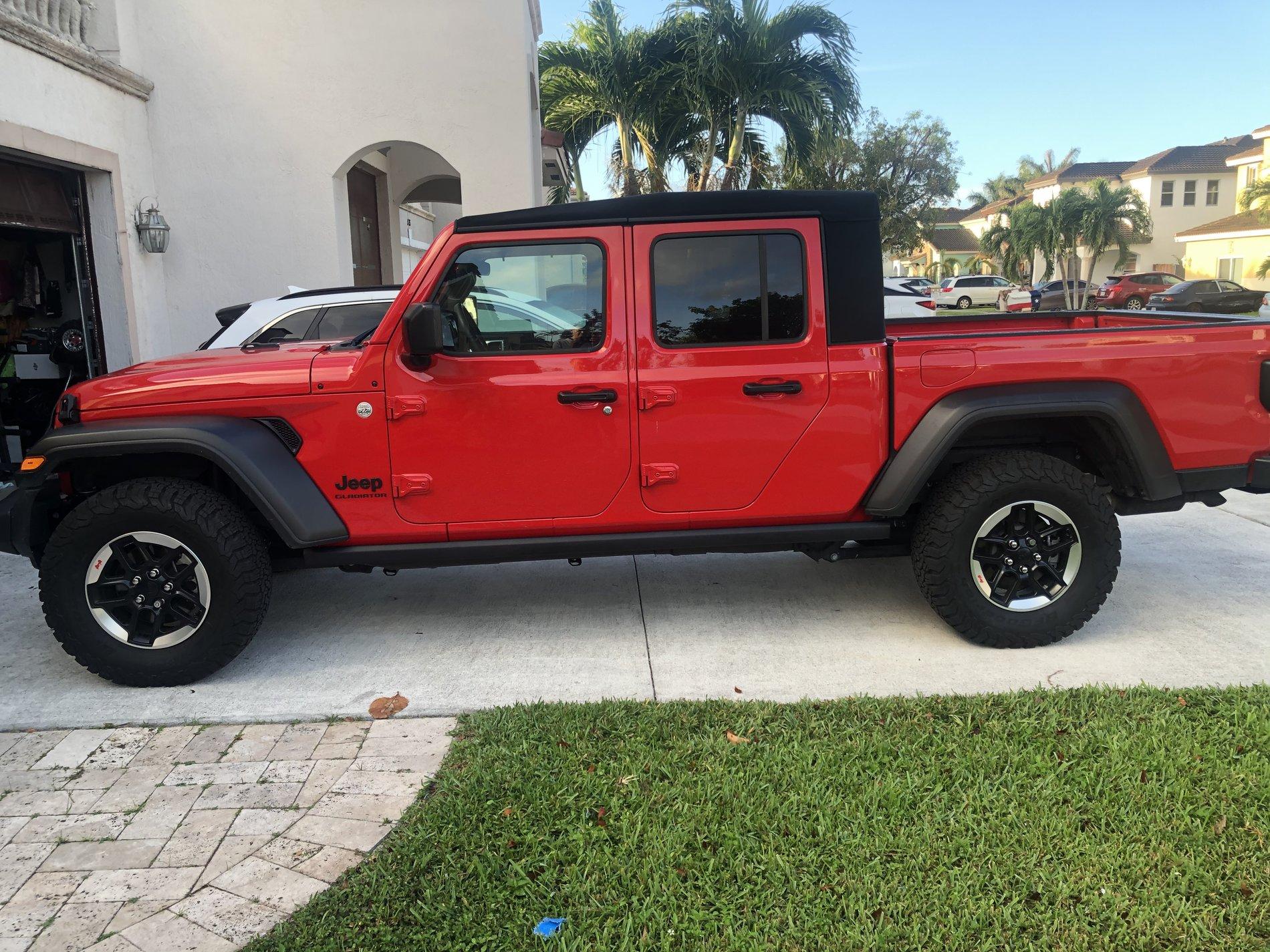 Jeep Gladiator Pic request: Sport with Rubicon Takeoffs 8B2504EF-2C37-45E5-834C-B06F1103BDA9