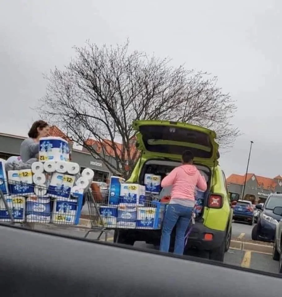Jeep Gladiator How many rolls of toilet paper can the JT box hold? 6FEFD081-5FA4-42B2-BC7E-A281EC361AB1