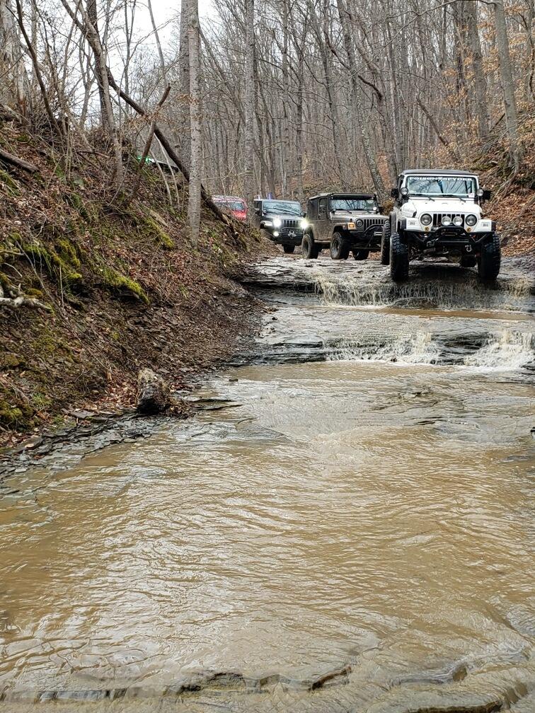 Jeep Gladiator Where is everyone? Out panic buying TP? 123_1