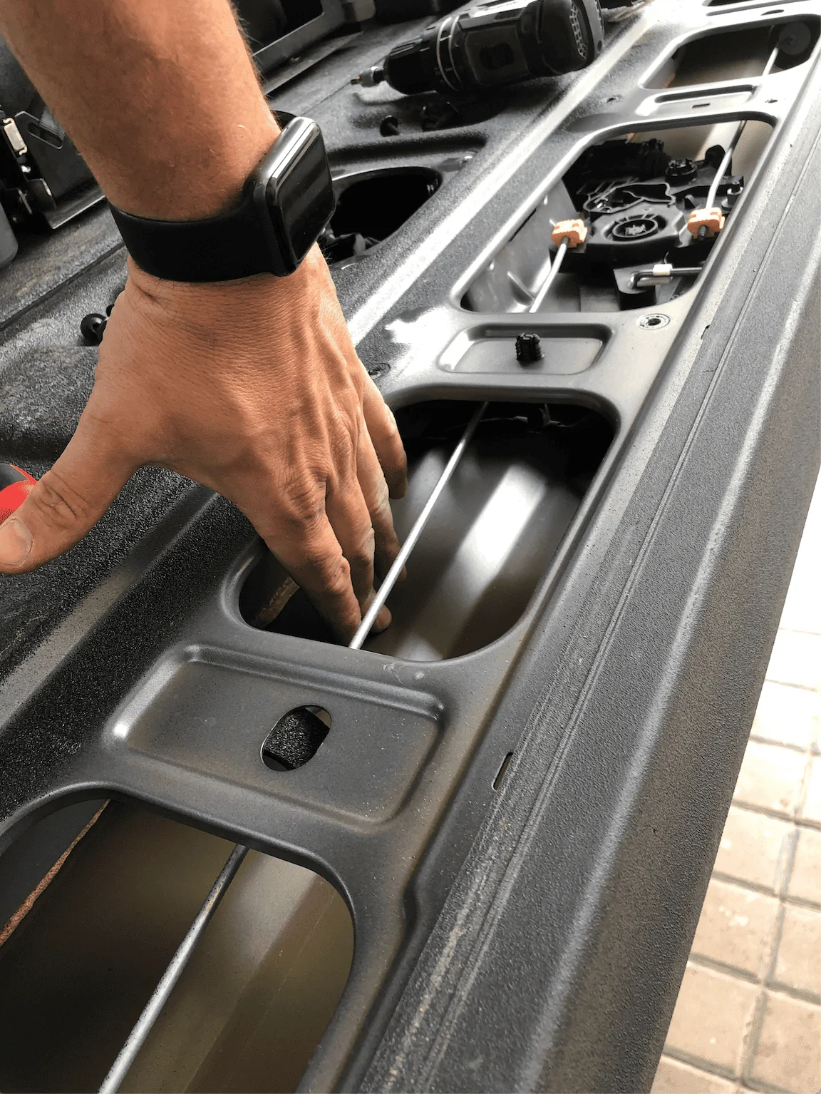 Jeep Gladiator Tailgate storage Screen Shot 2020-03-16 at 2.00.59 PM