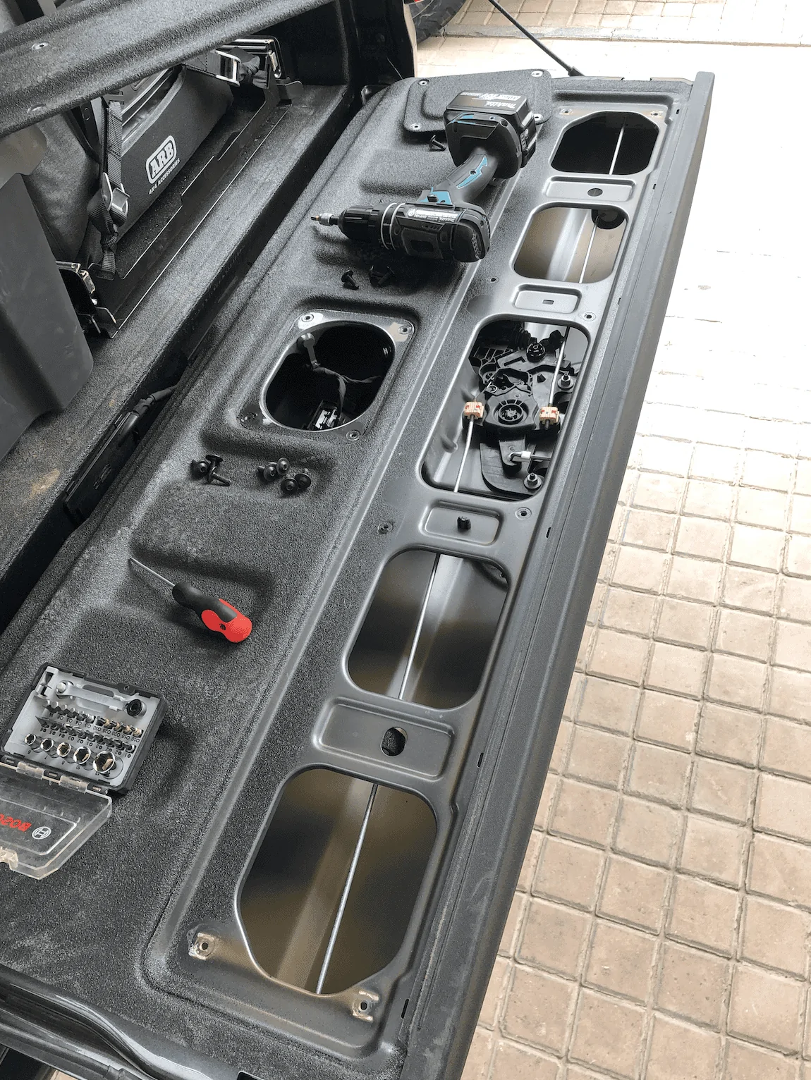 Jeep Gladiator Tailgate storage Screen Shot 2020-03-16 at 2.01.07 PM