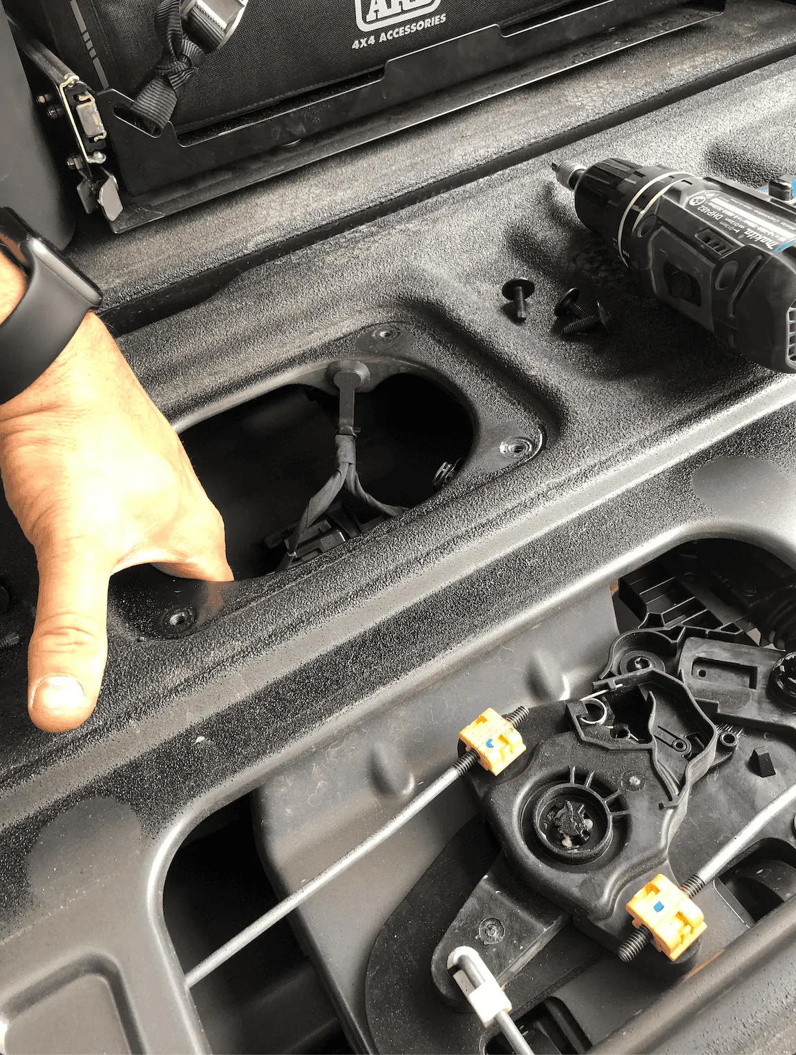 Jeep Gladiator Tailgate storage Screen Shot 2020-03-16 at 2.00.52 PM