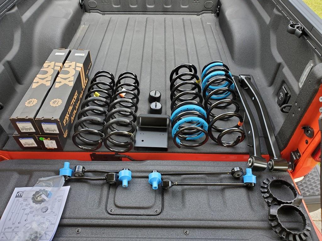 Jeep Gladiator SPORTICON a Sport S built for the Rubicon trail 49654281326_3bde91bb1e_b