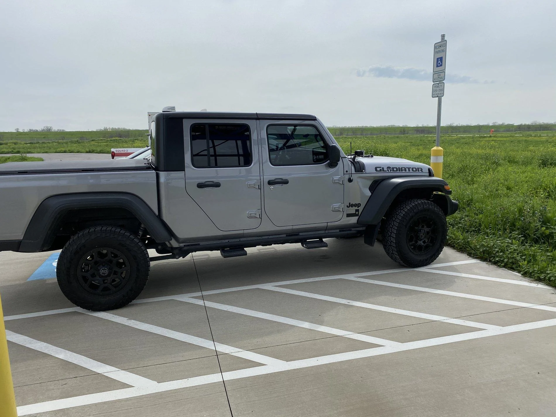 Jeep Gladiator AEV 62C7F342-89D7-487E-8F71-5E4F3199A4FF