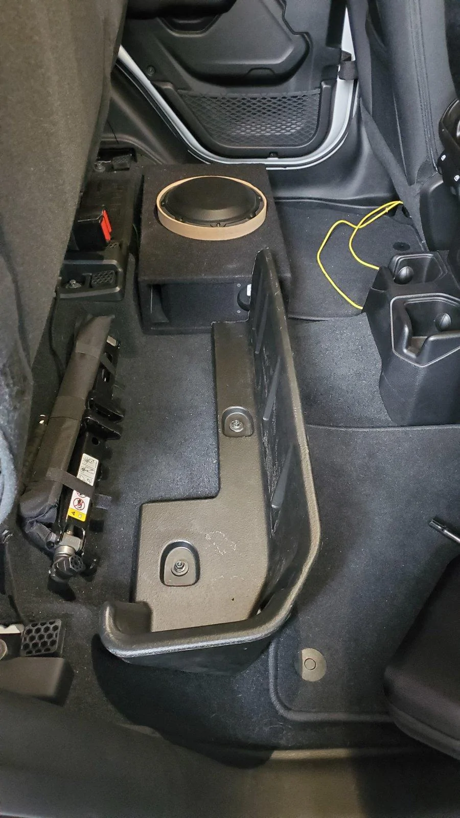 Jeep Gladiator Sport S 7" Screen Subwoofer Add 20200317_161208