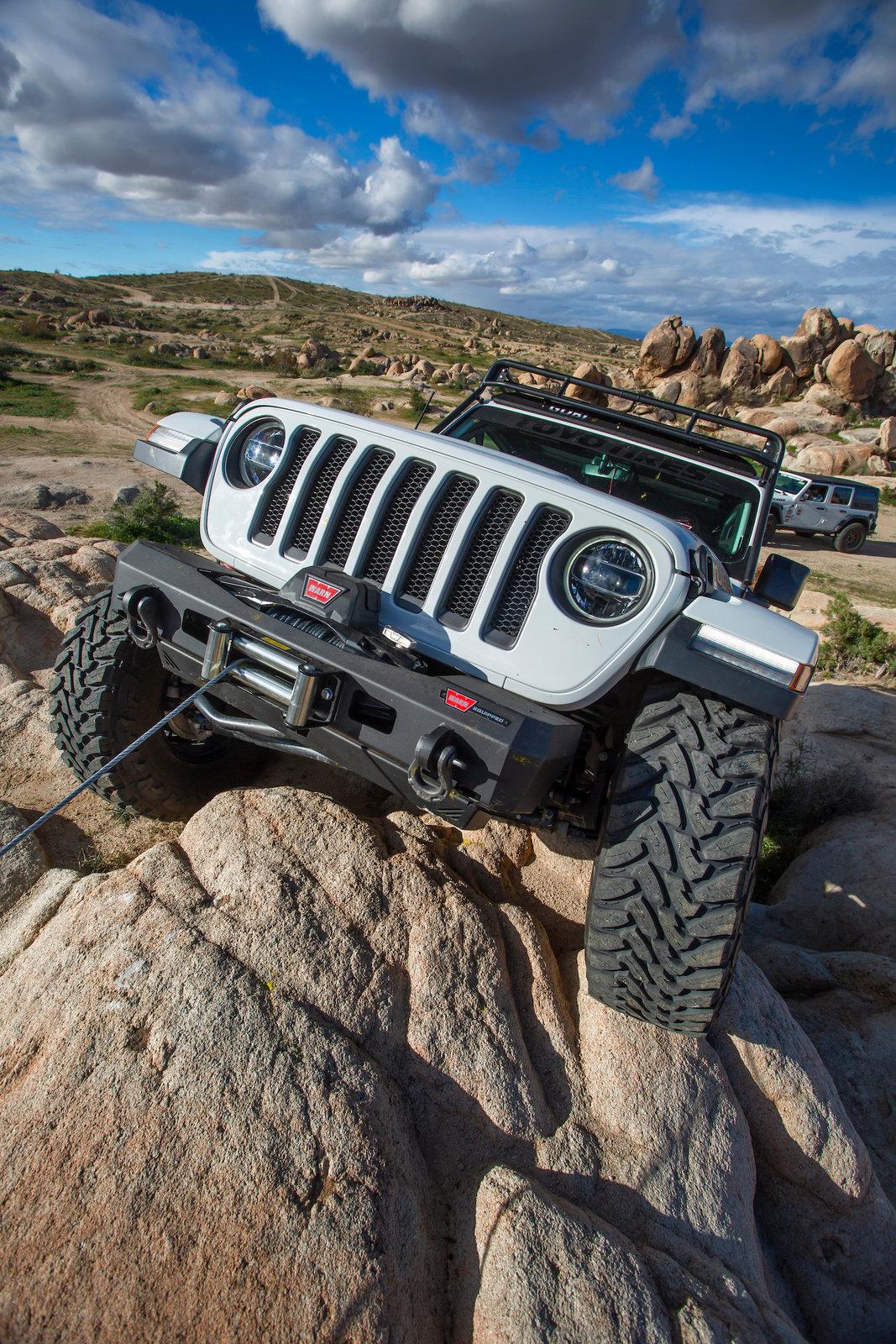 Jeep Gladiator WARN VR Evo 10 / 10s Winch - New Product 311A7301b