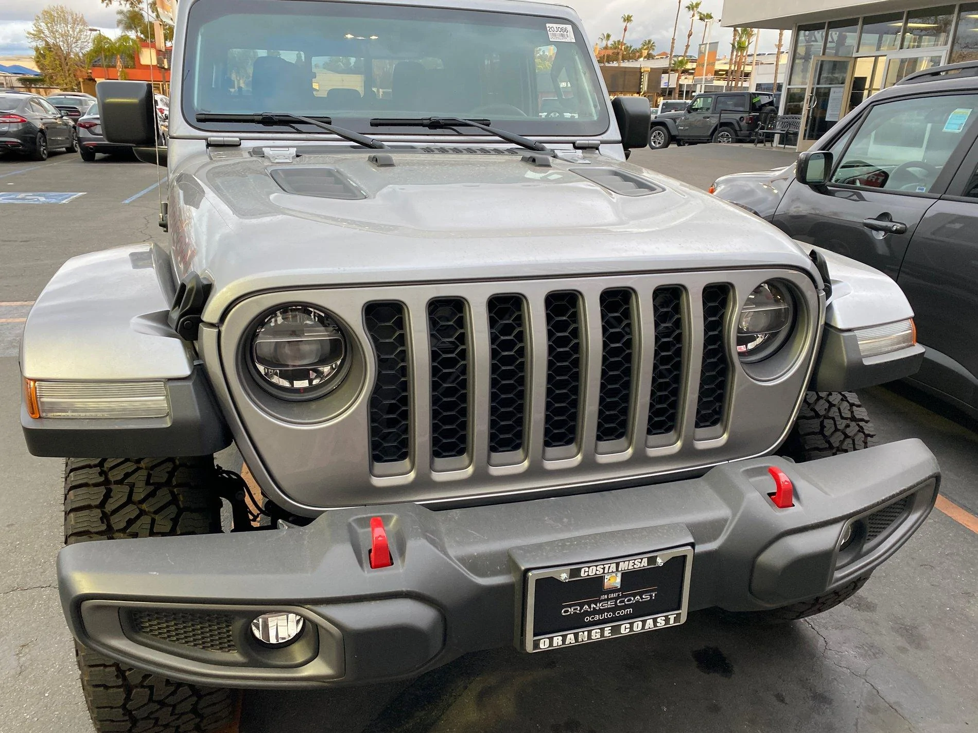 Jeep Gladiator Brand new gladiator, hood dented! 3DEC2813-C014-4206-9808-1671842E17DD