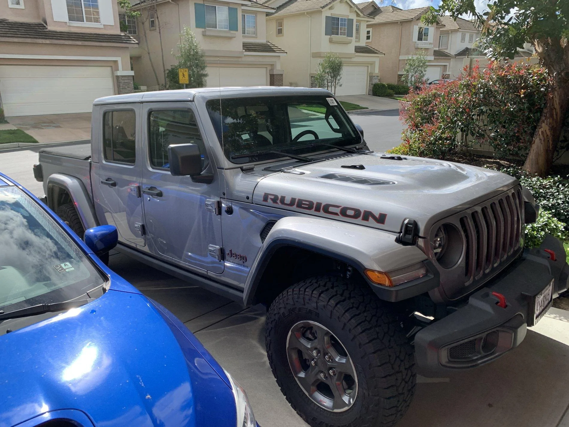 Jeep Gladiator Brand new gladiator, hood dented! D547DA6B-7096-4E48-89AC-79ECAB440F96