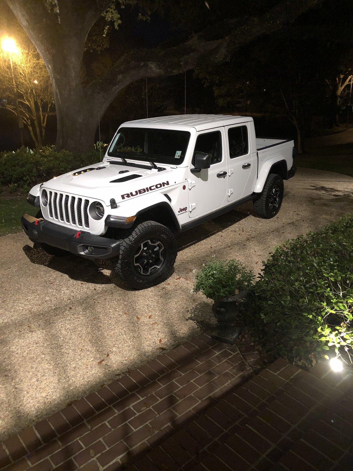 Jeep Gladiator BRIGHT WHITE Gladiator JT Club ECBCBDDC-16B1-490C-A8B9-75660137E19C