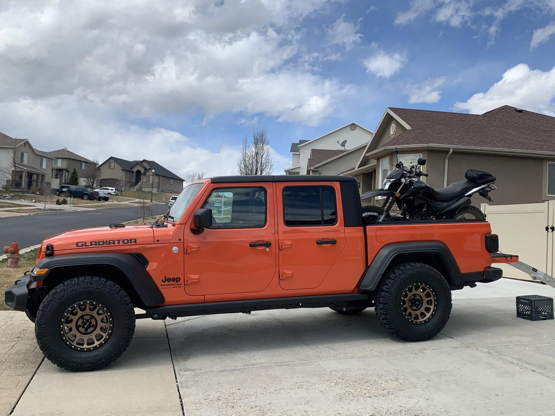 Jeep Gladiator Bed cover on the cheap! (From Chevy Colorado) 378C3B0F-21D1-4A21-855C-C0F903DC923E