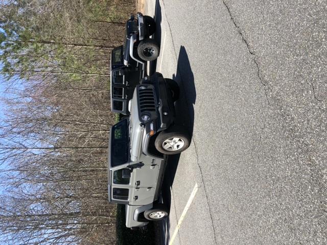 Jeep Gladiator Jeeps Parking Next To Jeeps 585BAE81-FAFE-41B3-ADED-140BA9A42F9B