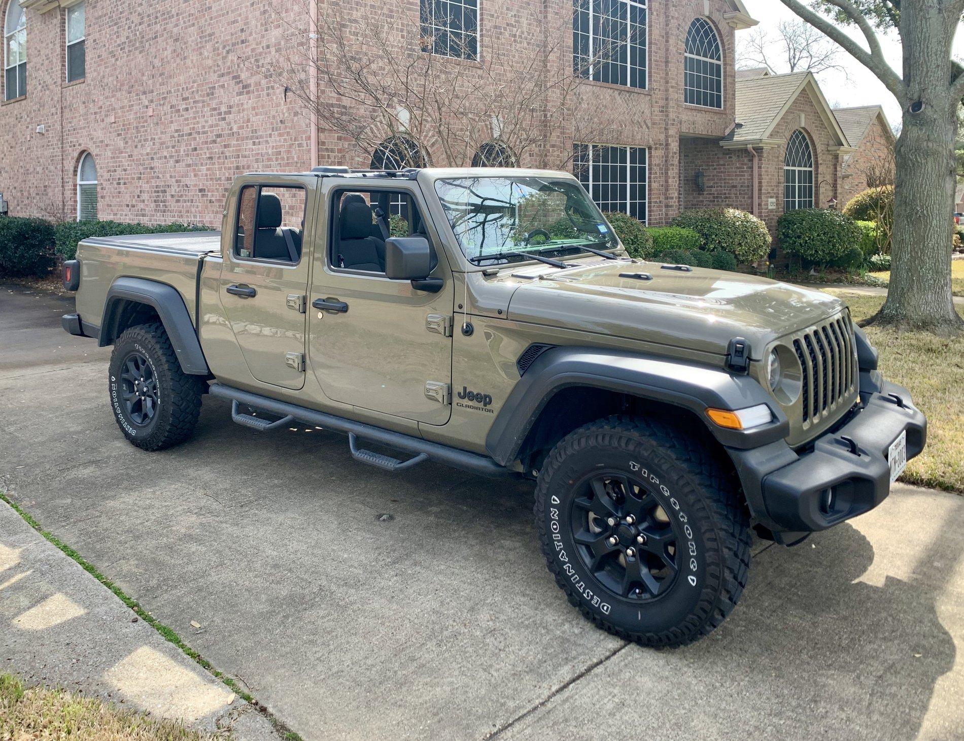 Jeep Gladiator Like new 2020 Willey’s Wheel and tires.  (4k miles) 255x75x17 (32s). 200260E1-E7E4-4B52-9F58-687F2CD25527