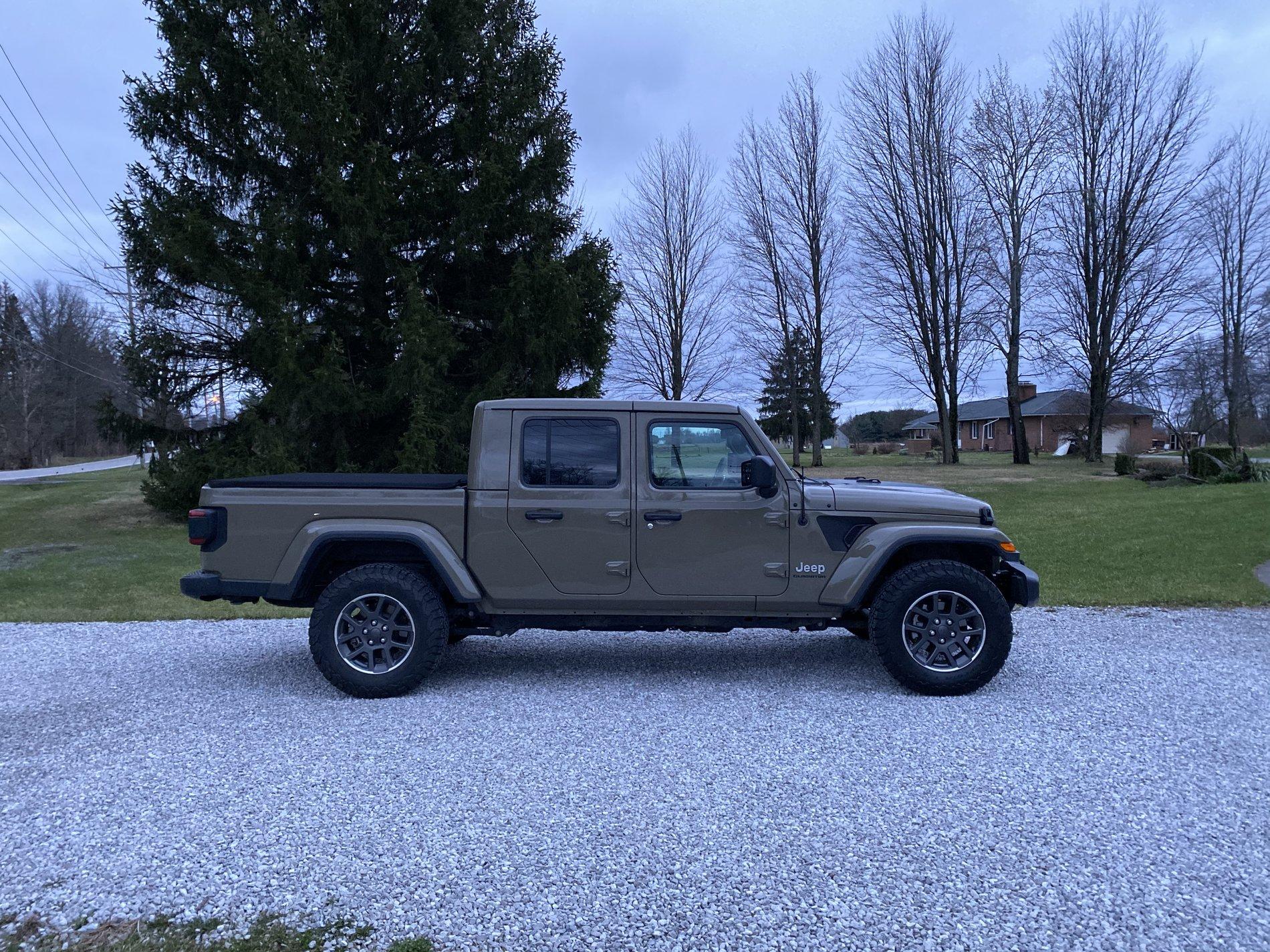 Jeep Gladiator Took the stock steps off my Overland. 028D221A-9056-4E2B-9262-3C575CA6CCD4