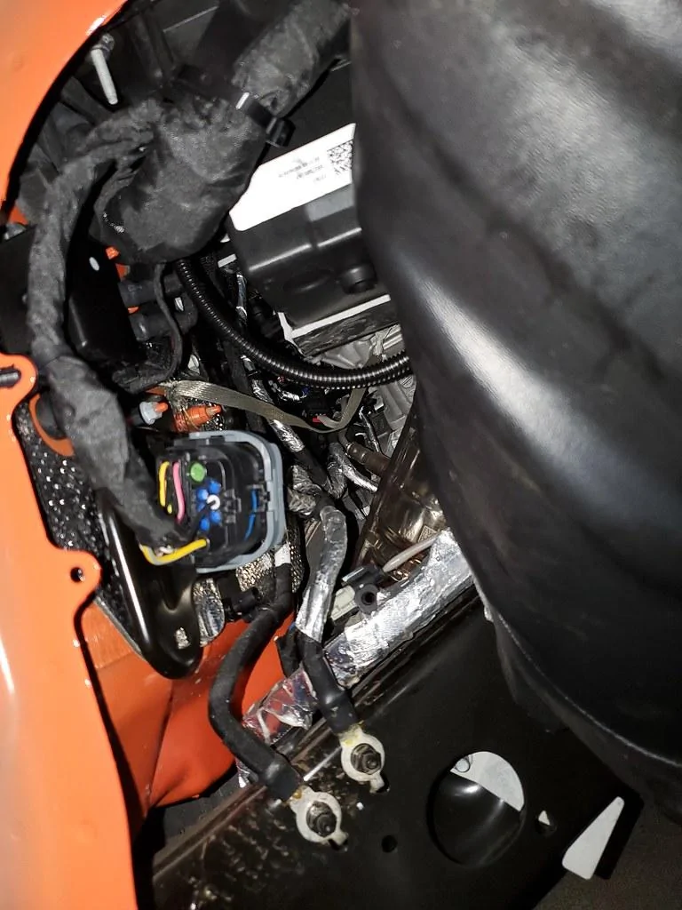 Jeep Gladiator Stealth Amp Sub Install (under dash) 49685415523_6c42b09b36_