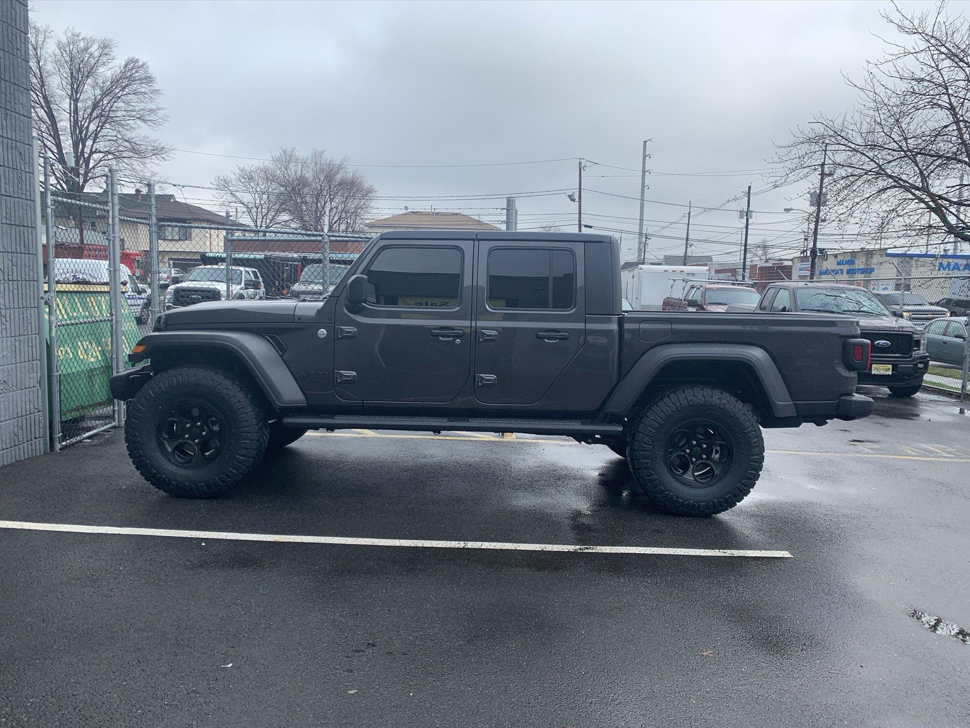 Jeep Gladiator AEV AB03714B-6166-4F5B-ABC0-D489E74EE4DE