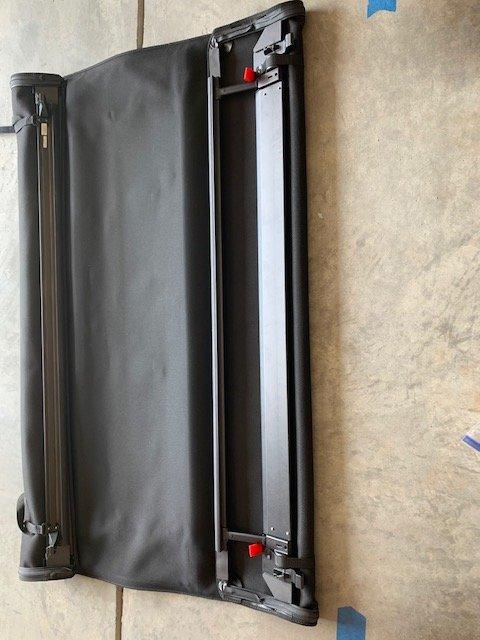 Jeep Gladiator Roll Up Folding Tonneau 14