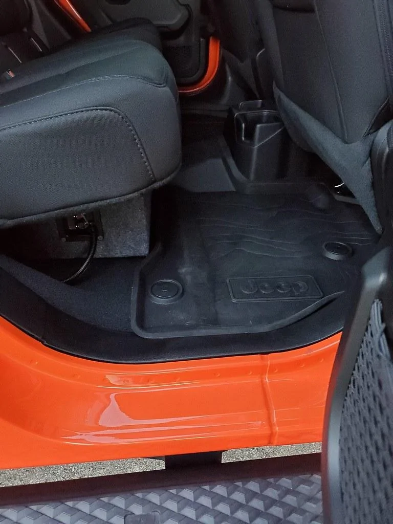 Jeep Gladiator Stealth Amp Sub Install (under dash) 49689254978_073e5b453a_
