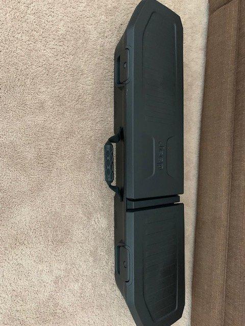 Jeep Gladiator Lockable rear storage bin 13