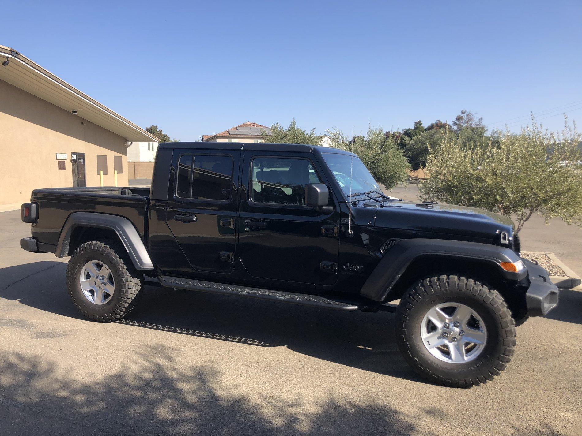 Jeep Gladiator Pic request: Sport with Rubicon Takeoffs ACBC7454-9F44-468D-9C0C-FD014FA828E0