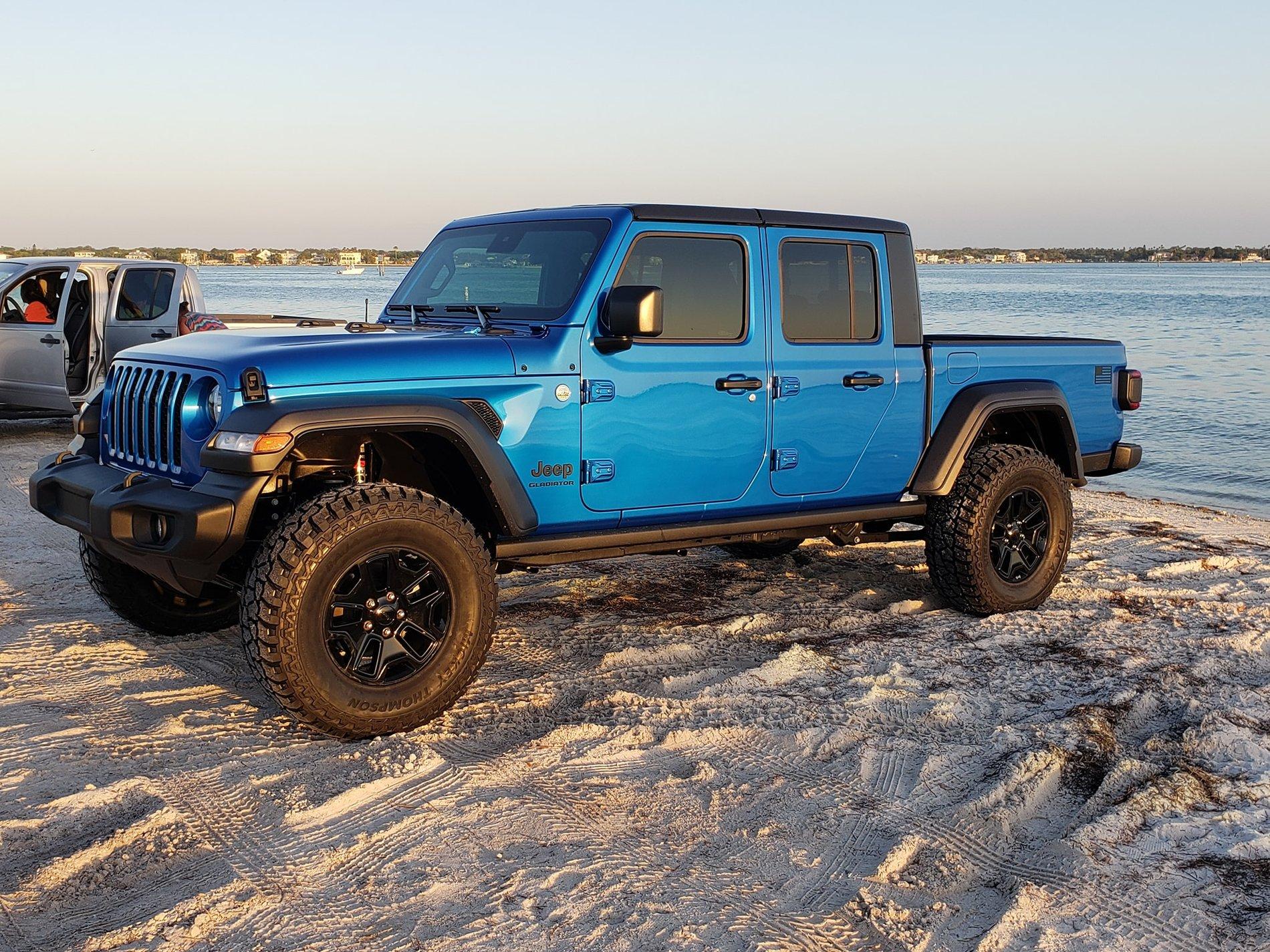 Jeep Gladiator Pic request: Sport with Rubicon Takeoffs 90406483_10221233081921173_5669915846483378176_o
