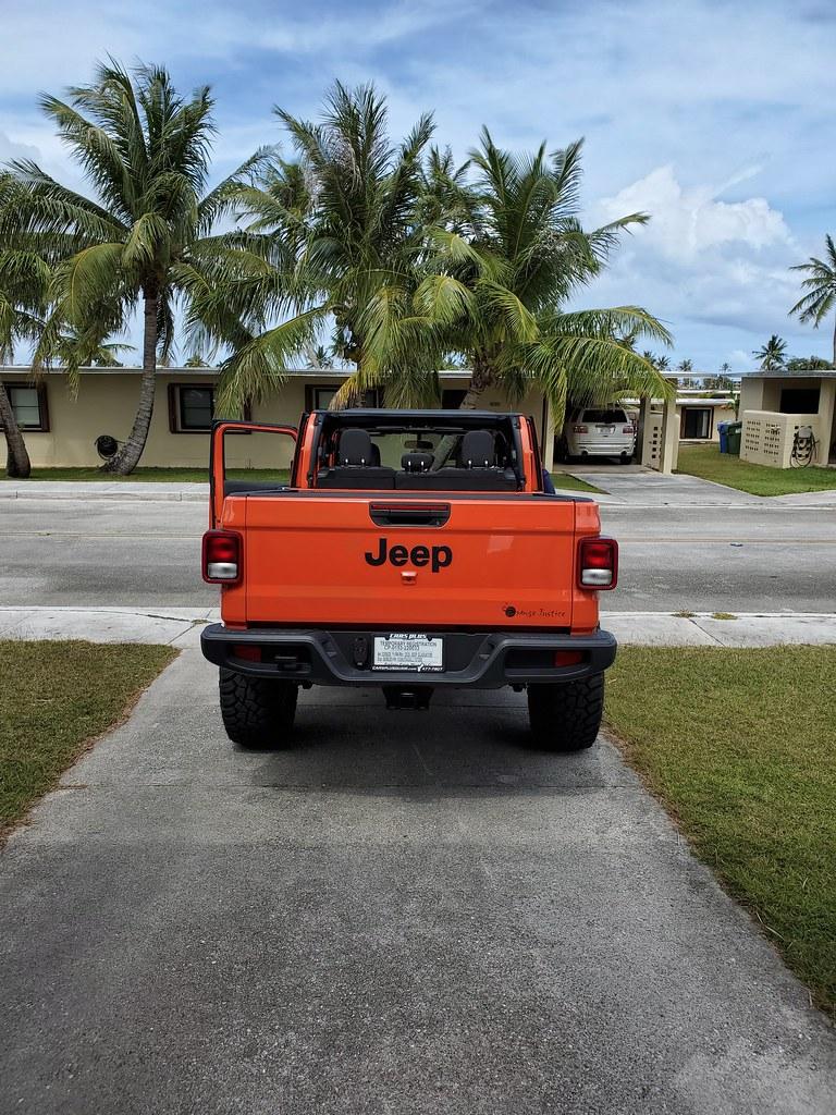 Jeep Gladiator Installing Mopar Sunbonnet (Bikini Top) 49700086301_3b15cba50e_b